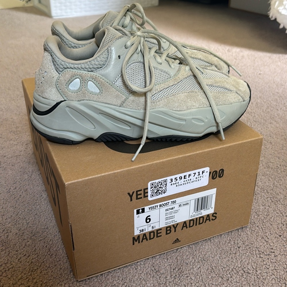 Yeezy boost 700